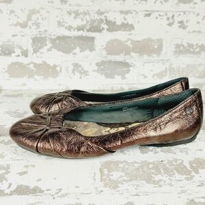 Born Women's Bronze Metallic Flat Shoes V329